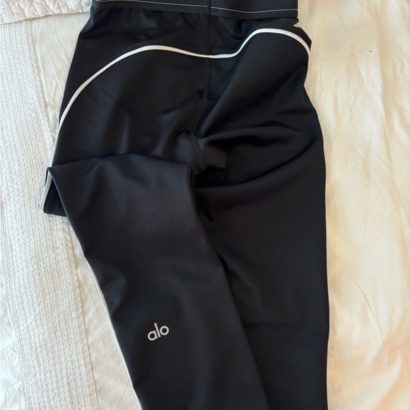 Alo Yoga Suit Up Airlift Black Sports Bra and Leggings Set - Picture 2 of 3